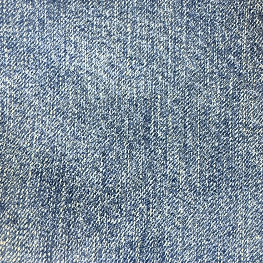 Levi’s Classic Denim Jacket in Dark Blue Wash - Picture 8 of 12